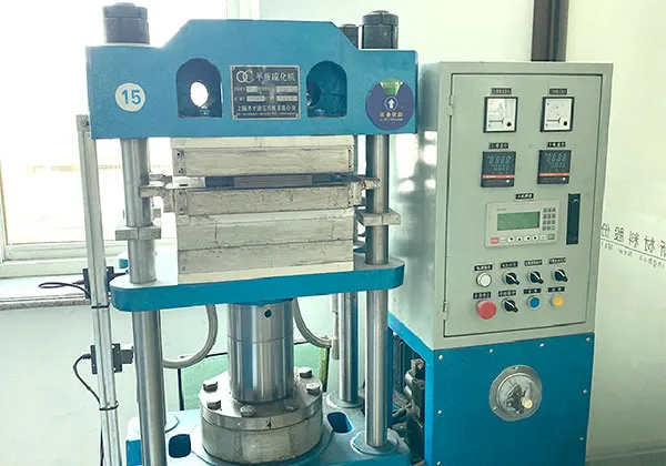Presse de vulcanisation